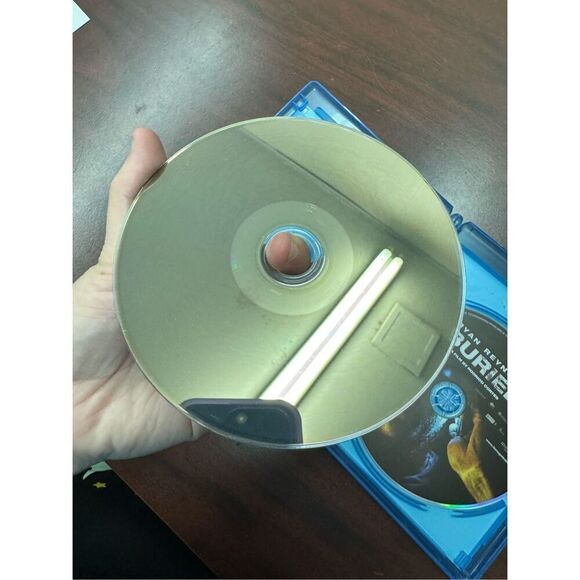 Buried Blu-Ray and DVD Movie - Picture 4 of 5